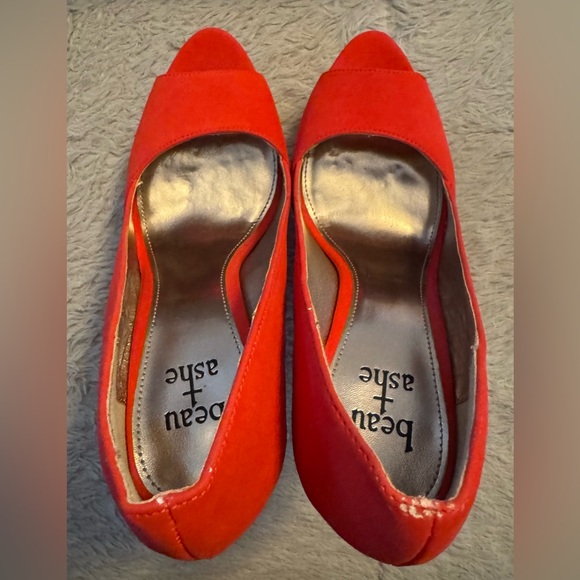 Beau+Ashe Vibrant Coral Platform Peep Toe Wedges with Gradient See-Thru Wedge - Picture 14 of 15